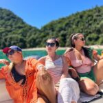 Franciely Freduzeski Instagram - A dor é fértil, é dela que brota a força ❤️👯‍♀️ #fibromialgia #whatalife #saude #dorcrônica #mudançadehábitos 🫵🏻🦾💪🦿👣👣👣👣#trilhas Ilha Grande - Angra Dos Reis, Brasil