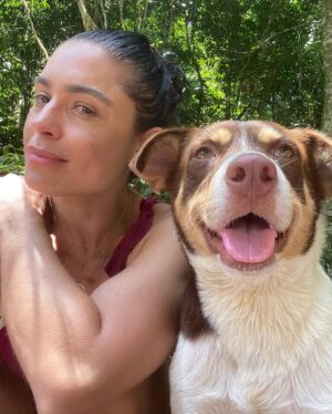 Franciely Freduzeski Instagram - Juntos a gente sobe e desce, vamos nos apoiando e dando a mão um para o outro. Assim caímos e levantamos descobrindo as belezas da natureza. Lavando a alma … E a dor? … tá aqui !! 🏆@radikal_mente @nandavaleria @bethcavalcante @trilheirosdasilva  Esse Rio de Janeiro é lindo. #riodejaneiro #cachoeiradomendanha #cachoeira #fibromialgia #cura #life #love #whatalife #vida 🌸🏃🏻‍♂️🌺🧗‍♀️🏊‍♂️🧘🤸‍♂️🚲