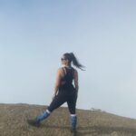Franciely Freduzeski Instagram - Com a cabeça nas nuvens…. #whatalife #cura #fibromyalgia #atividadefisica 🦋✍🏻🫡🏃🏻‍♀️🏃🏻‍♂️🏃🏻👯‍♂️💃🏻🕺🏻 Morro Dois Irmãos