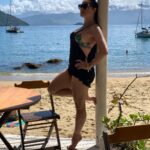 Franciely Freduzeski Instagram - A dor é fértil, é dela que brota a força ❤️👯‍♀️ #fibromialgia #whatalife #saude #dorcrônica #mudançadehábitos 🫵🏻🦾💪🦿👣👣👣👣#trilhas Ilha Grande - Angra Dos Reis, Brasil