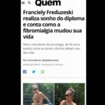 Franciely Freduzeski Instagram - Obrigada @cpdasneves @quem pelo carinho e espaço por me ajudar a falar sobre a fibromialgia, divulgar toda a minha luta e atingir cada vez mais pessoas e dizer “Ei vc não está só“ Gostaria de poder ajudar a todos que vivem com essa síndrome a não ter mais vergonha de dizer que sente dor. Somos julgadas o tempo todo, não somos loucas e muito menos frescas. A fibromialgia muda completamente a vida. É bem difícil viver com ela, mas ao contrário do que pensam somos fortes, resilientes e estamos nos reinventando todos os dias. Precisamos de mais médicos que entendam a fibromialgia. Cada paciente é único, o tratamento é individualizado, precisa-se de muita paciência, confiança das duas partes, boa comunicação e humanidade. É devagarinho, sem pressa que vamos conquistando nossa auto confiança novamente. Os exercícios físicos no início parecem ser impossíveis, vc se pergunta “ como é que vou fazer isso se eu tenho dor?” Mas o exercício é fundamental para o tratamento. Se vc me ver fazendo trilha por aí é pq estou lutando. Se vc me ver por aí não me de aqueles cutucões nos ombros. Dói. Sim , me ajude a carregar minha bolsa, se tiver fila, me ofereça sua vez, provavelmente eu estarei berrando de dor por dentro, mas por fora estarei com meu melhor sorriso. Amamos empatia e não desista . #fibromialgia #cura #dor #saude #amor #persistencia https://revistaquem.globo.com/entrevistas/noticia/2023/04/franciely-freduzeski-realiza-sonho-do-diploma-e-conta-como-a-fibromialgia-mudou-sua-vida.ghtml ❤️🦋😻🌹❤️🦋🦋