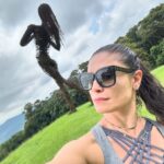 Franciely Freduzeski Instagram - Me despeço de 2023 no meio da natureza, ouvindo os passarinhos cantar, abraçando árvores,tomando banho de cachoeira, cuidando da minha alma, do meu interior!!! Fiz o melhor que pude em 2023, aprendi tanta coisa e errei um monte também. Cada ano é um ano a menos nesse planeta, então bora viver, amar, cantar, dançar, chorar de alegria e estar ao lado de pessoas que tenham papéis importantes na nossa vida. “Nada do que foi será De novo do jeito que já foi um dia Tudo passa, tudo sempre passará A vida vem em ondas, como um mar Num indo e vindo infinito” Tudo o que se vê não é Igual ao que a gente viu há um segundo Tudo muda o tempo todo no mundo” Ibiti Projeto