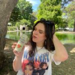 Francisco Soares Instagram - A tentar) ser sexy com a minha bandida - não há nada que mais ame do que pegar numa bandida e ir para um jardim apanhar sol, finalmente o VERÃO CHEGOU! 🥰🥰 #BandidaDoPomar #pub Sê responsável. Bebe com moderação.