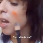Francisco Soares Instagram - estou exposto na internet há mais de uma década e estou há mais de uma década a tornar-me cada vez mais na pessoa que sempre quis ser mas que nem sempre tive coragem. num mundo onde nos querem em caixinhas, eu prefiro sair fora dela, parti-la e aceitar todos os meus lados - masculinos, femeninos e tudo no meio. somos seres complexos e unicos, não percam isso por ninguém…trust the process 💅