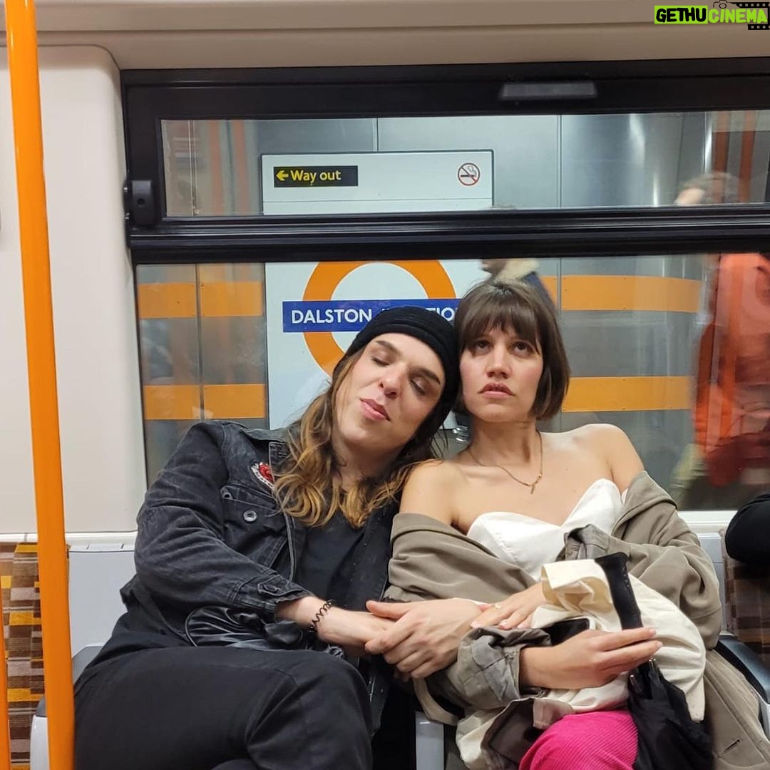 Francisco Soares Instagram - happy bday to me 😍😍😍 por mais viagens impulsivas para Londres, por mais resiliência em continuar mesmo quando tudo parece que não vale a pena, por menos performance e mais genuinidade, e acima de tudo que nunca me esqueça a violência que foi necessária para me tornar tão gentil: a única resposta será sempre a empatia e compaixão pelo próximo, e o objectivo deixar este mundo num sítio mais bonito do que aquele que me recebeu 💫 London, United Kingdom