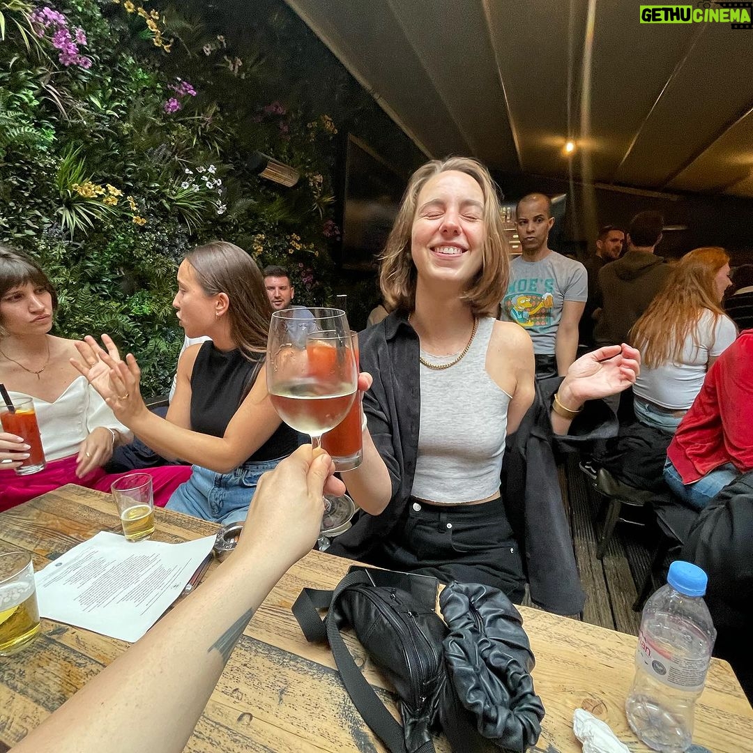 Francisco Soares Instagram - happy bday to me 😍😍😍 por mais viagens impulsivas para Londres, por mais resiliência em continuar mesmo quando tudo parece que não vale a pena, por menos performance e mais genuinidade, e acima de tudo que nunca me esqueça a violência que foi necessária para me tornar tão gentil: a única resposta será sempre a empatia e compaixão pelo próximo, e o objectivo deixar este mundo num sítio mais bonito do que aquele que me recebeu 💫 London, United Kingdom