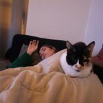 Francisco Soares Instagram - 16 anos dizem que é muito tempo para um gato viver. mas eu queria outros 16. hoje acordei e não te senti ao meu lado e não sei meter em palavras o vazio e dor que sinto. nunca te vou esquecer, Monga ❤️