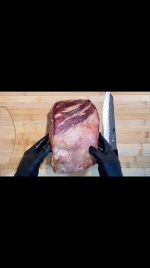 Frank Camacho Instagram - Smoked prime rib roast, lovin’ my new Pripåra Japanese style “kiritsuke” knife from @bladesbycrank, thanks @frankthecrank!! #carnivore #keto #knives #primerib