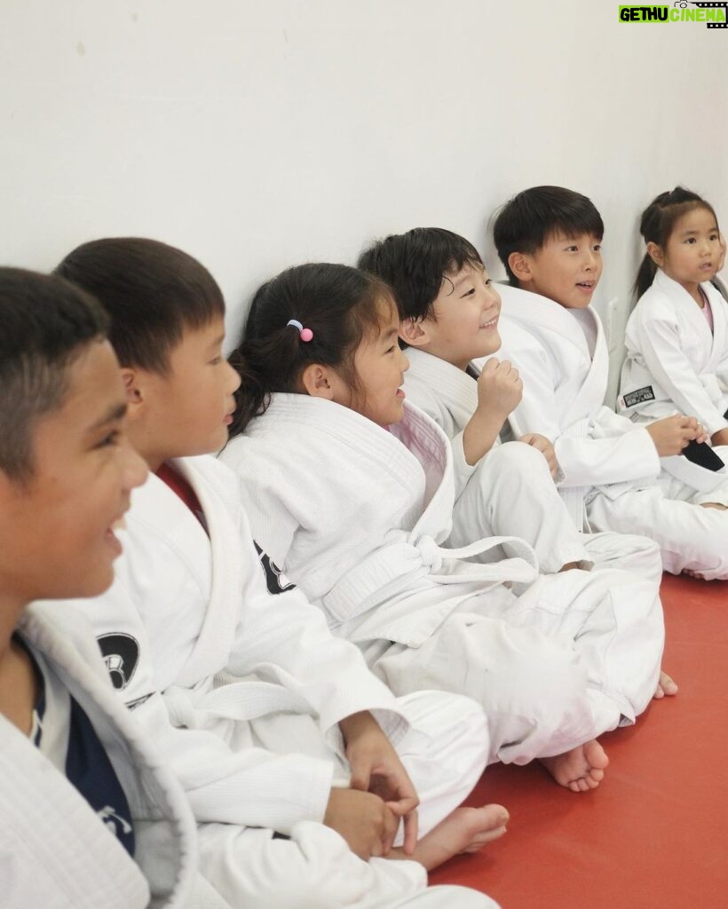 Frank Camacho Instagram - Every child needs to develop motor skills, self-confidence and discipline at an early age. 🤸‍♀️🧠 Our academy’s dedicated instructors specialize in teaching our youth and providing a positive experience! Come train with us! 🥋 Any questions or inquiries about the program, dm us at @purebredbjjguam or @frankthecrank #PurebredJiuJitsuGuam #PurebredKidsTeam #ShareJiuJitsu #Guam