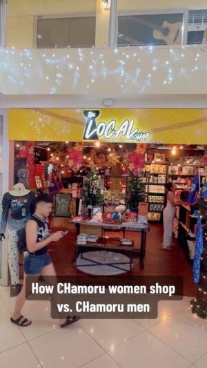 Frank Camacho Instagram - Krixmas is around the korner! 🎅🏾🌴 Grab your mali, if you have last minute shopping to do! And remember to support local artists and vendors when you can 🤙🏽

Biba Ha’ånen Krismas to you and yours ♥️ Bula guinaiya!!

#chamoru #chamorro #guam #guahan #cnmi #671 #670 #🇬🇺 #🇲🇵 #pasifika #pacificislanders #finadenne #neni #finadenne_neni