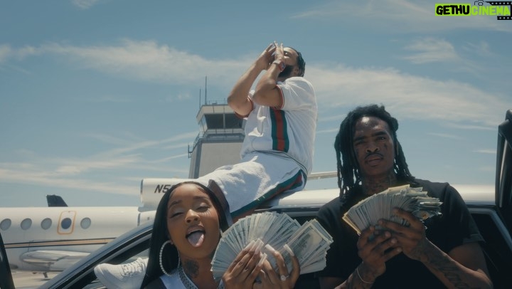 French Montana - 453K Likes - “Used to hug the block like Michael Rubin” 💨 #RemixKilla still undefeated 🌊 you know what it is when u hear that HANNNNNNNN !!! @stunnagirl “ like dat “ remix ft. Me video out now ! DSP’s MIDNIGHT .