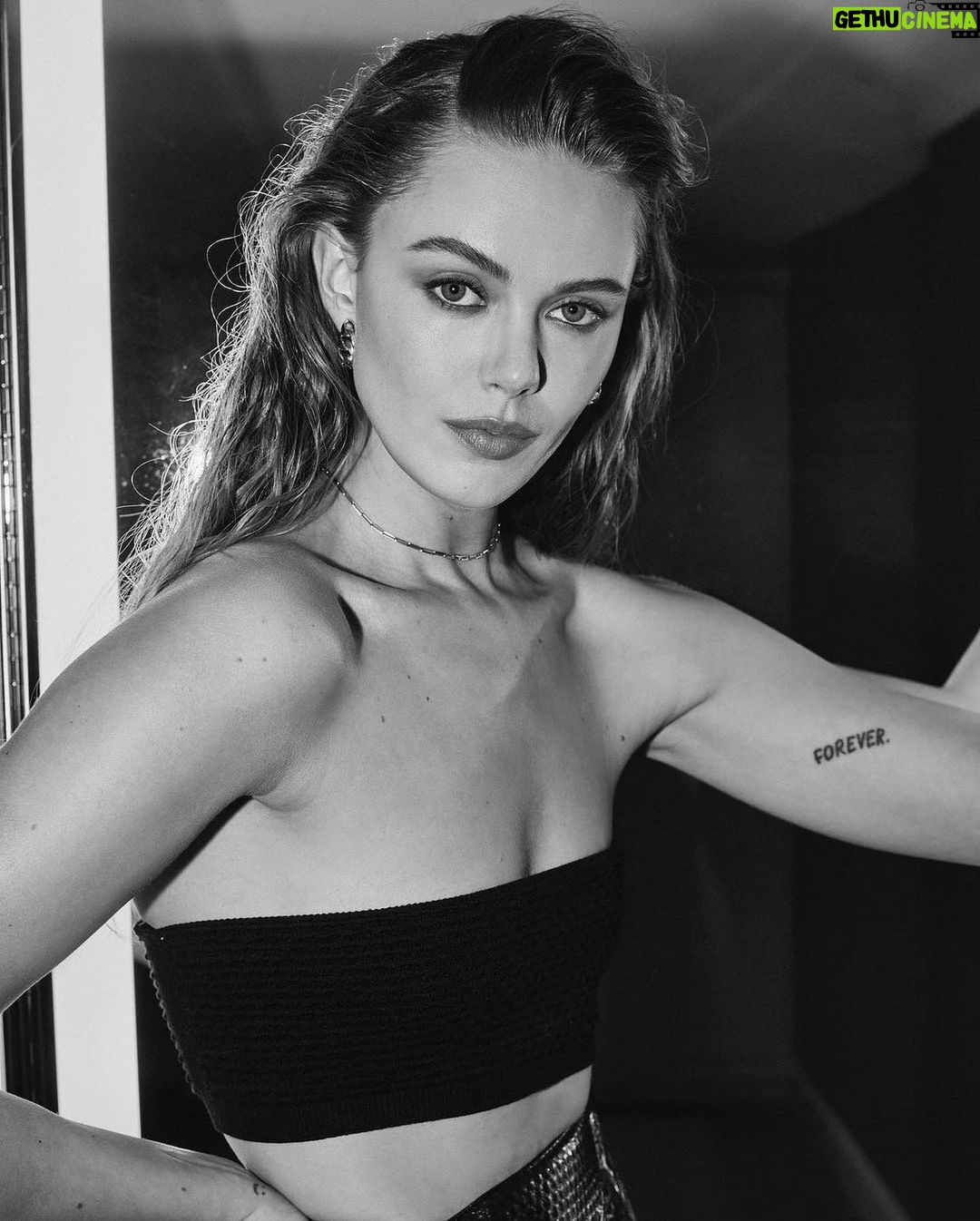 Frida Gustavsson Instagram - ⚡️ @nylonmag ⚡️ thank you thank you thank you 💛 Photographer: @higgsy_photography Hair: @kyleeheathhair Makeup: @emilychengmakeup Stylist: @kevinmichaelericson & @andriamichellebush Journalist: @mccarthylauren Location: @lermitagebh article up now :~)) ✨