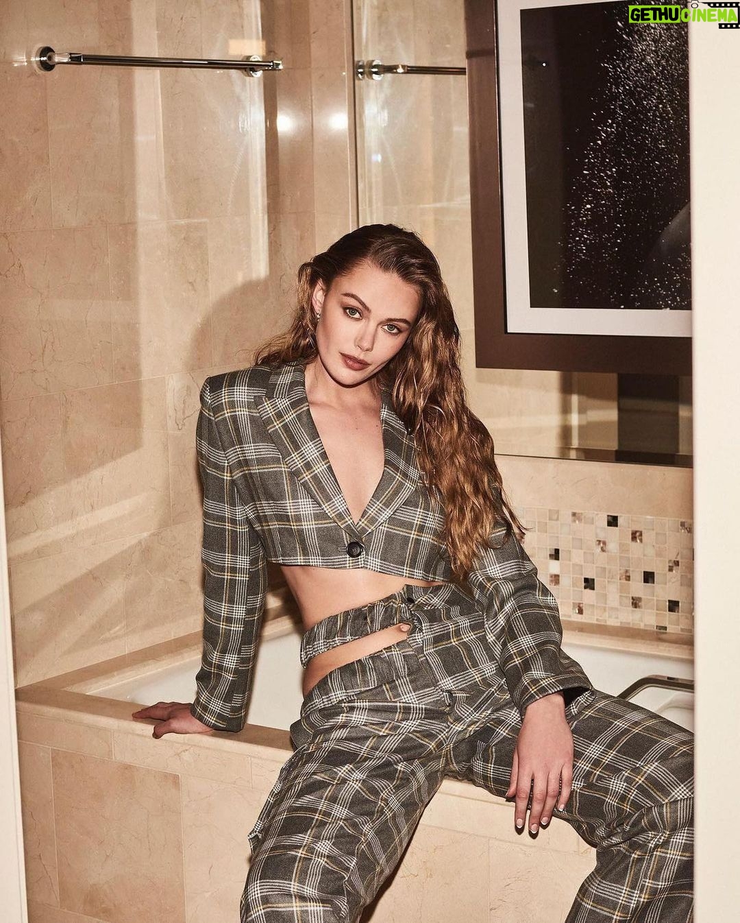 Frida Gustavsson Instagram - ⚡️ @nylonmag ⚡️ thank you thank you thank you 💛 Photographer: @higgsy_photography Hair: @kyleeheathhair Makeup: @emilychengmakeup Stylist: @kevinmichaelericson & @andriamichellebush Journalist: @mccarthylauren Location: @lermitagebh article up now :~)) ✨