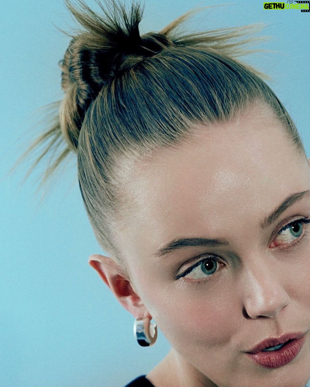 Frida Gustavsson Instagram - loved talking to @lucy_vipond for @schonmagazine 🧜🏻♀️ we are covering everything from Vikings: Valhalla, growing up in the fashion industry and the importance of badass women - check it out on their website ✨ photo: @patriciareyesofficial styling: @_torresf glam: @kajsasvanbergmakeup hair: @jeshallin assist: @katijahirsch