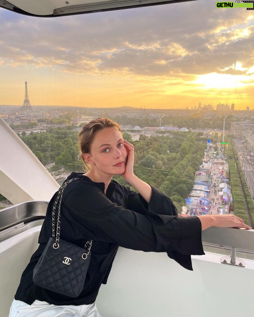 Frida Gustavsson Instagram - @chanelofficial 🖤 thank you chanel for a magical experience we will never forget - from the incredible show staged by the seine to seeing your master artisans creating the couture in the ateliers the days before. forever the epitome of parisian chic - merci et bisous 💄 by superstar @philippverheyen