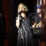 Gülçin Ergül Instagram - Sizce en başta kaçıncı fotograf olmalıydı? 😂 Dün gece bizimle eğlenen herkese teşekkürler you were amazing. @jalupro Styling: @sanarangrazz @seebe.istanbul Designer: @nazlisadeghiofficial Photos: @burcingezen Esma Sultan Yalısı