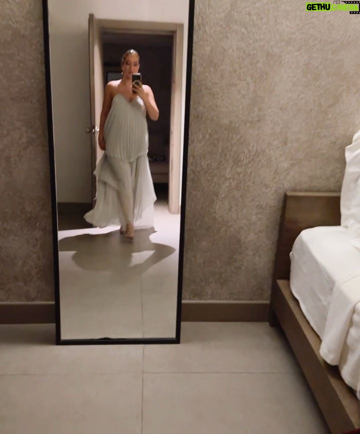 Gülçin Ergül Instagram - Kimse beni çekemeyince selfie manyağına nasıl dönüştüm, kaydır bakalım… Tanıdık geldiyse çift tıkla; bir kalp bırak 😆👍🏻❤️ #survivalmood