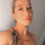 Gülçin Ergül Instagram - Kimse beni çekemeyince selfie manyağına nasıl dönüştüm, kaydır bakalım… Tanıdık geldiyse çift tıkla; bir kalp bırak 😆👍🏻❤️ #survivalmood