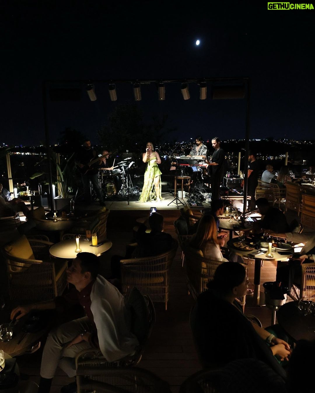 Gülçin Ergül Instagram - @sax.turkiye performansımızdan arda kalanlar… @sixsenseskocatasmansions @burcingezen