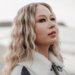 Gülçin Ergül Instagram - “Gökyüzü Çağırdı Aşkı” tüm dijital platformlarda yayında! 🦋 Söz-Müzik: @gencoecer Düzenleme: @metehankoseoglu Mix-Mastering: @celilyavuz Radyo ve Basın PR: @izprdanismanlik Dijital PR: @1semiharslan Fotoğraf: @metinkuscu Saç-Makyaj: @royasarvari_beauty Styling: @jefirt Kostüm: @manimani.official @revnaylmaz @dmccomtr @samsundemir @delvindogrular @turkanbulbul @taygagedik @yesimpdegirmenci @senselen @merveerabay @gozdeucmk