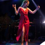 Gülçin Ergül Instagram - Lady in reddd is singing for you. 💃🏼 Fotoğraf: @kiarmin Styling: @jefirt Saç-Makyaj: @royasarvari_beauty Elbise: @happytowear_ Ayakkabı: @ilvi_official @hazalcrowley @duygugzbyk