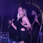 Gülçin Ergül Instagram - Cumartesi akşamı bizimle dans edip, bize eşlik eden herkese çok teşekkür ederiz! 💜🙏🏻 #Koton Styling: @jefirt Makyaj: @zeynepcinislioglu @hazalcrowley @duygugzbyk