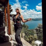 Gülçin Ergül Instagram - Strike a pose! 😝