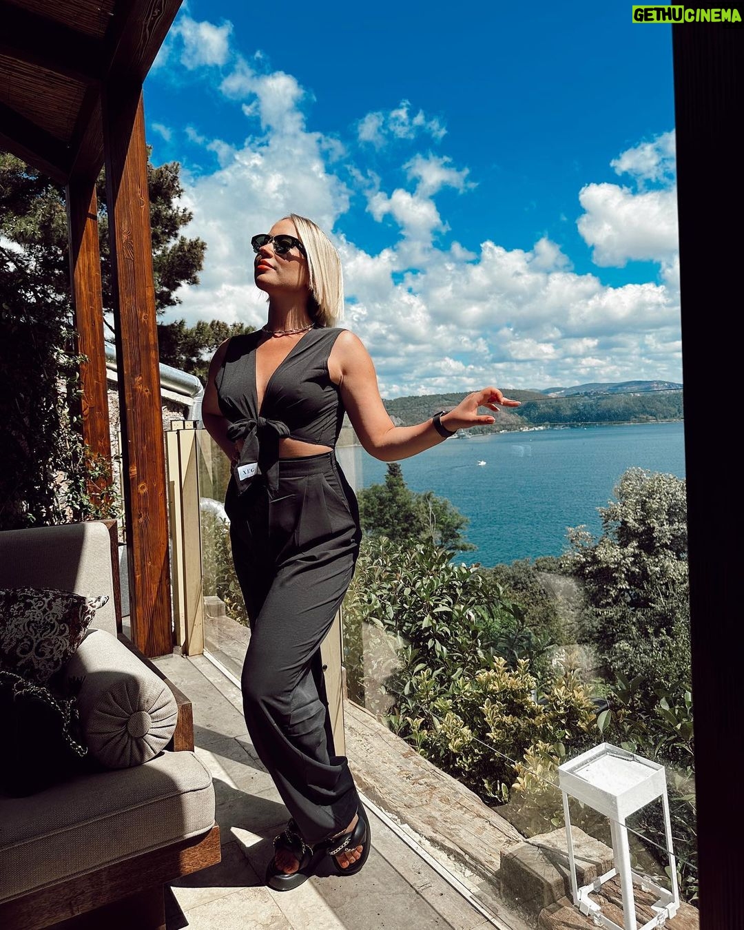 Gülçin Ergül Instagram - Strike a pose! 😝