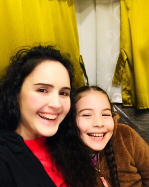 Güzin Alkan Instagram - Sağlıklı huzurlu mutlu nice bayramlara.Güzel ziyaret dolu bayram sabahlarına .
#kalabalık #ailemizle #neşe #dolu #bayram #kahvaltı #mutluluk 
7 Mayıs Cumartesi #atv ekranlarında #kardeşlerim dizisiyle yine beraberiz .
51. Bölümde görüşmek üzere.
@aylinakpinarofficial 💖💖💖
Canciğim tatlı yetenekli kuzum benim…..😍

🎈🎈🎈🎈😍😍😍🧿🧿🧿🧿
#dizi #bayram #cumartesi #anne #çocuk #hatice #güzinalkan