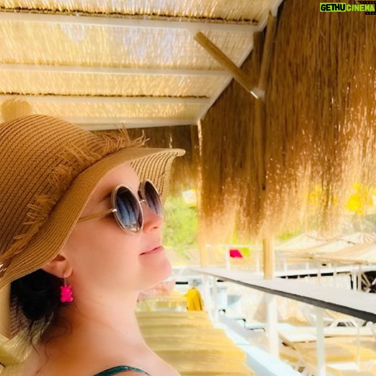 Güzin Alkan - 1.6K Likes - Akşam sefası …🌞🌞👙✨✨🎉🎉
#akkum #nefes #izmir #kumru #midye #boyoz #kilo #pazar #sığacıkpazarı #teos #marina 🎈🎈🎈🎈🎈🎈🎈🎈