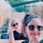 Güzin Alkan Instagram - ☕️🧁🌞🧿🥰💖💖#istanbul #haziran #sohbet @gulsumalkanofficial Istanbul Province