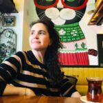 Güzin Alkan Instagram – #sanat #cihangir #çay #kedi #mutluluk @gulsumalkanofficial 😍 Cihangir