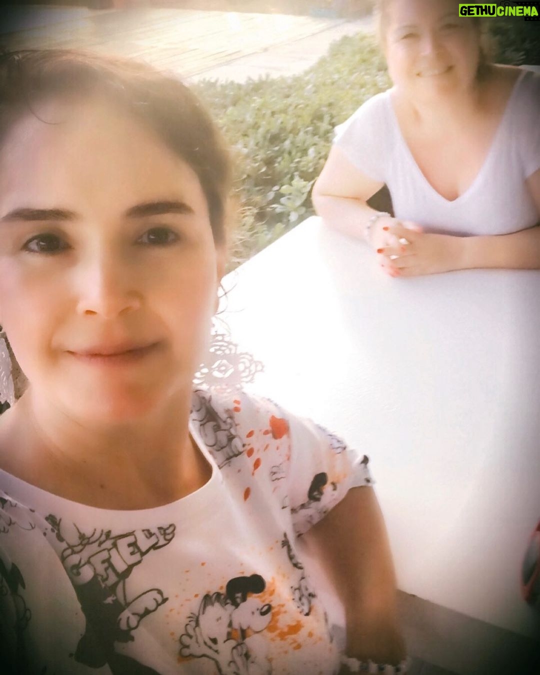 Güzin Alkan - 1.1K Likes - Güzel aşırı sıcak bir gün ☀️☀️☀️ #akarca #teosormancı #yaz #sıcak #kahvaltı #gölge