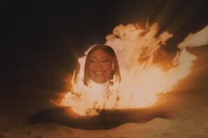 Gabrielle Dennis Instagram - 🗣Kanekalon!!!!!!! (I enjoyed yelling that way too much lol) Last night our guest stars were lit AND on fire 😆 and what a blast it was to have "cousin Quinta" back for some laughs AND nostalgia 🙌🏾❤️

If you missed the @ablackladysketchshow finale, @hbomax got you covered.

#aBlackLadySketchShow #SeasonFinale 
#ABLSS #HBO #HBOMax #Kanekalon #OopsIDidItAgain #ThanksForWatching