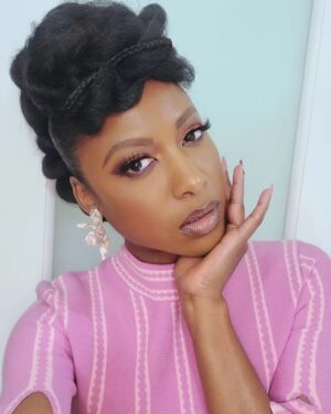 Gabrielle Dennis Instagram - I think I look a lot like that girl Cass from #TheBigDoorPrize 🤪

SEASON FINALE is out now @appletv 🦋

#AppleTVplus #AppleTV #SeasonFinale
#TheBigDoorPrize #Season1 #StreamingNow