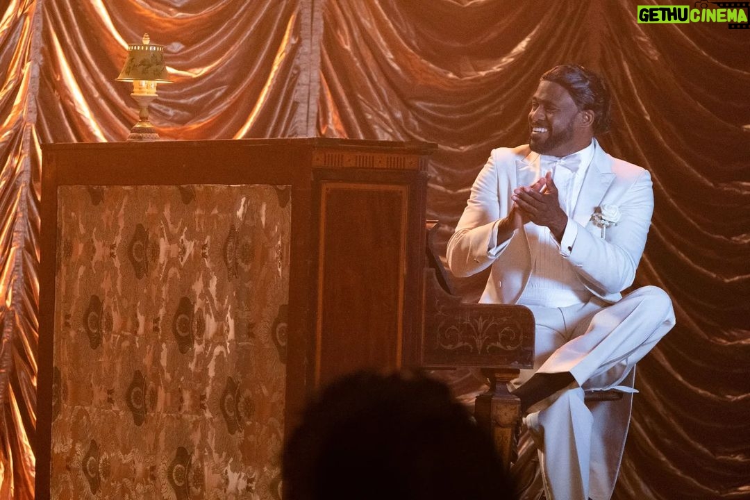 Gabrielle Dennis Instagram - 🗣🎙Calling to the stage @ashnb1 @skyetownsend @robinthede and all of the amazing guest stars for tonight's @ablackladysketchshow because there are only 2 episodes left and tonight is showtime! Don't miss out! @hbo @hbomax 11pm ET/8pm PT
