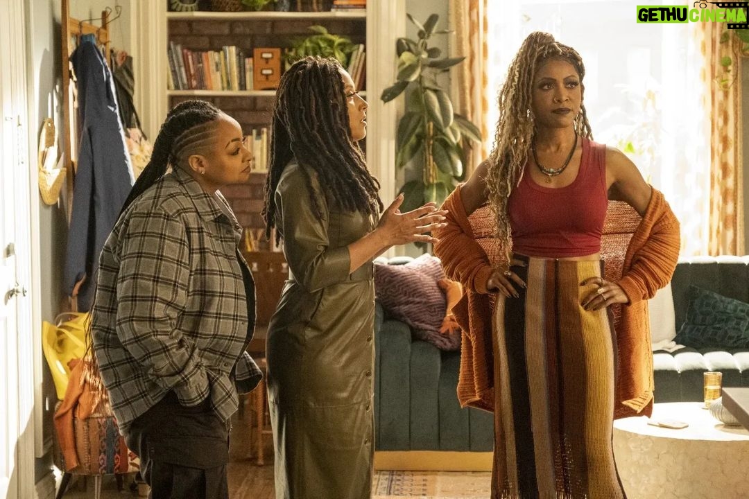 Gabrielle Dennis Instagram - 🗣🎙Calling to the stage @ashnb1 @skyetownsend @robinthede and all of the amazing guest stars for tonight's @ablackladysketchshow because there are only 2 episodes left and tonight is showtime! Don't miss out! @hbo @hbomax 11pm ET/8pm PT