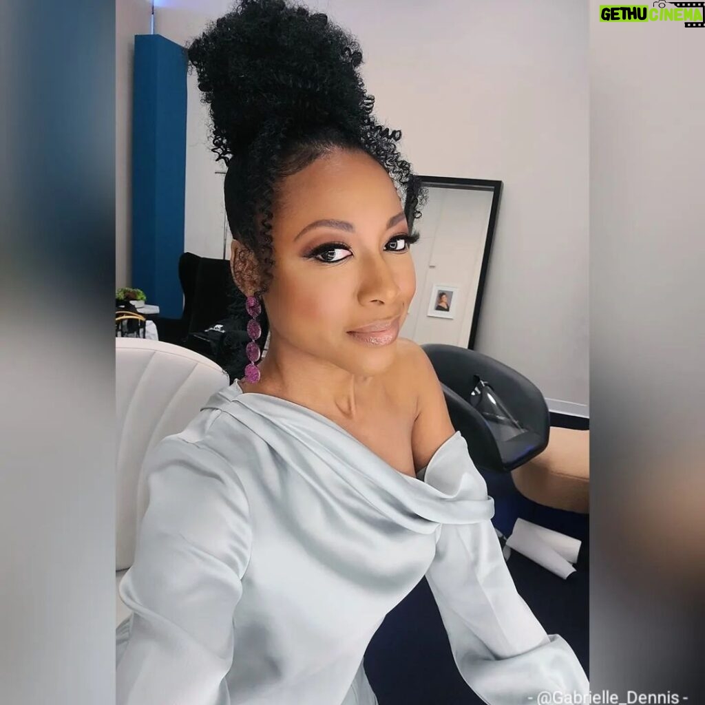 Gabrielle Dennis Instagram - I've spent the better part of the last 8 months in actor mode being several different characters so this past week was nice getting glammed up as MYSELF lol thanks to all my glam squad for getting me together for this run of live and Zoom interviews ❤ #ActorsLife #BackToBeingMe