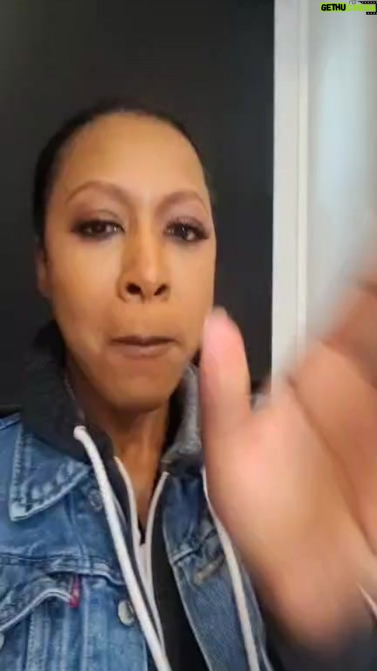 Gabrielle Dennis Instagram - Had to hop on a quick live, it's been a MINUTE lol, and like my cast said HAPPY UPSHAWS DAY! Thanks for blessing me with y'all faces @pagekennedy @thatchickangel @jermellesimon ❤️❤️❤️ #TheUpshaws #ActorsLife #BlessedLife
