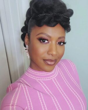 Gabrielle Dennis Instagram - I think I look a lot like that girl Cass from #TheBigDoorPrize 🤪

SEASON FINALE is out now @appletv 🦋

#AppleTVplus #AppleTV #SeasonFinale
#TheBigDoorPrize #Season1 #StreamingNow
