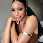 Gabrielle Dennis Instagram - My thoughts in pictures: #1 "What you mean you haven't watched The Big Door Prize yet?" #2 "Oh, my bad, you have been watching?" #3 "Awww, thanks for watching" #4 "I'm looking forward to watching the last 4 episodes and season 2 that's on the way" Honestly, I was likely thinking about lunch in each of these BUT a pretty cool and cheesy way to post late pics from #TheBigDoorPrize #DeadlineContenders 🤪 #TheBigDoorPrize streaming now @appletv 🦋💙