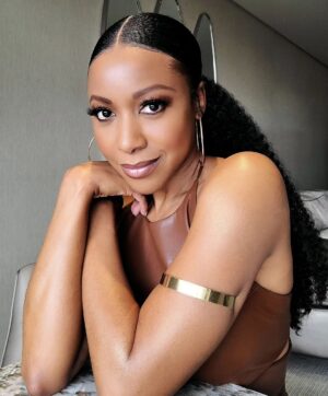 Gabrielle Dennis Instagram - My thoughts in pictures:

#1 "What you mean you haven't watched The Big Door Prize yet?"

#2 "Oh, my bad, you have been watching?"

#3 "Awww, thanks for watching"

#4 "I'm looking forward to watching the last 4 episodes and season 2 that's on the way"

Honestly, I was likely thinking about lunch in each of these BUT a pretty cool and cheesy way to post late pics from #TheBigDoorPrize #DeadlineContenders 🤪 

#TheBigDoorPrize streaming now @appletv 🦋💙