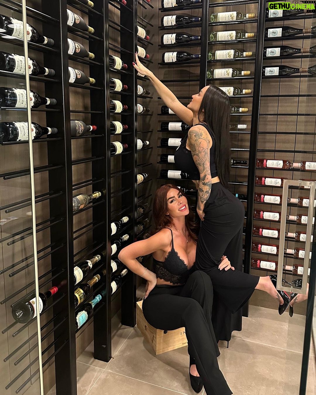 Gabrielle Marion Instagram - W.E.E.K.E.N.D G.E.T.A.W.A.Y 🥂🍾 #newyear Chalet au Lac Simon