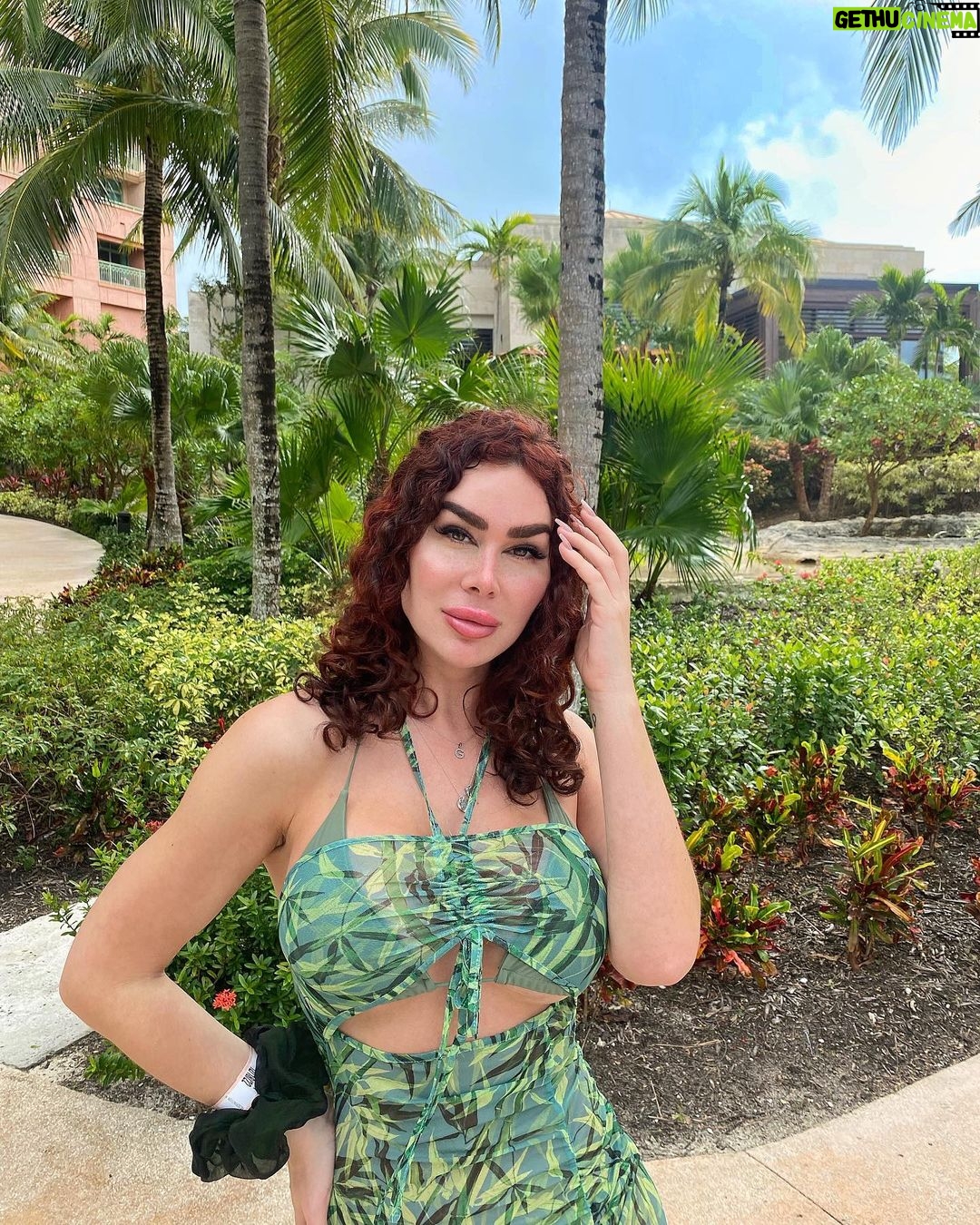 Gabrielle Marion Instagram - Bahamian life🌴☀️ The Cove Atlantis