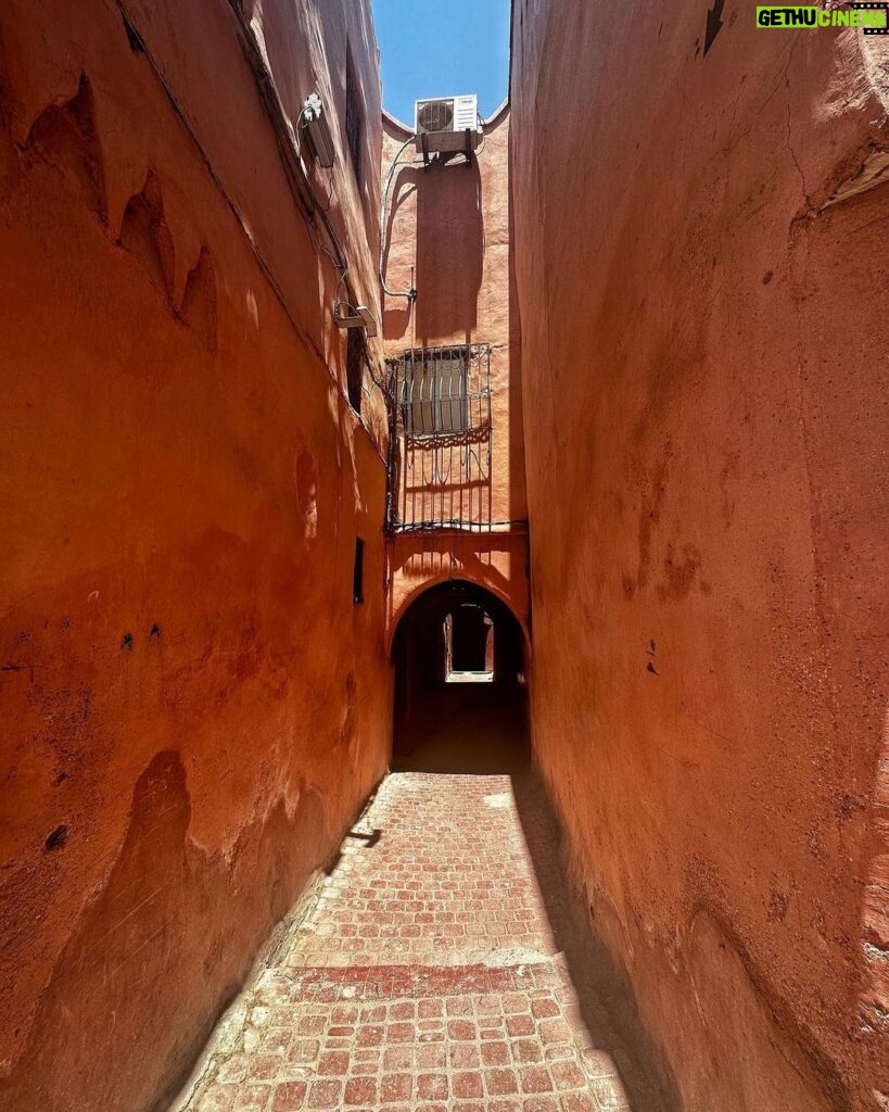 Gabrielle Marion Instagram - Marrakech est une des beautés de ce monde 🇲🇦👏🏼 À visiter: -La médina -La villa de Yves Saint-Laurent et Pierre bergé -Le musé YSL #travel #marrakech #ysl #medina Majorelle Gardens, Marrakech