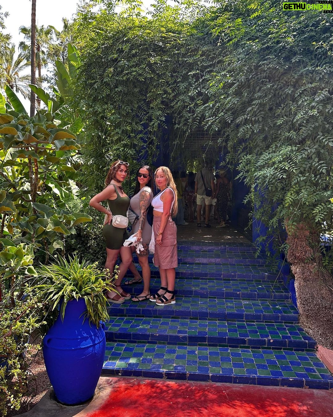 Gabrielle Marion Instagram - Marrakech est une des beautés de ce monde 🇲🇦👏🏼 À visiter: -La médina -La villa de Yves Saint-Laurent et Pierre bergé -Le musé YSL #travel #marrakech #ysl #medina Majorelle Gardens, Marrakech