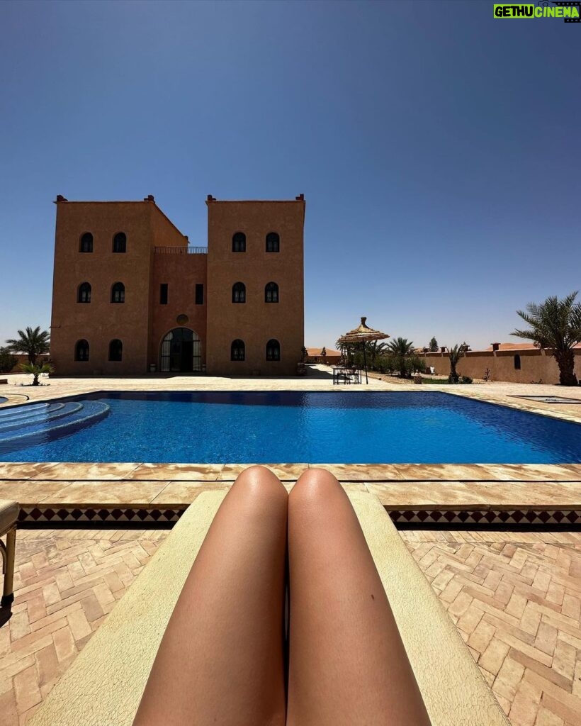 Gabrielle Marion Instagram - La dernière photo est ma pref 🥰 @sunrisepalacemerzouga Sahara Desert, Morocco