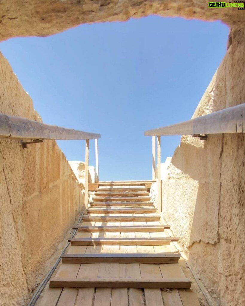 Gabrielle Marion Instagram - Si tu es claustrophobe, je te conseille de regarder mais pas entrer 𓂀 #egypt #gizeh #pyramid Pyramid,Giza,Egypt