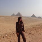 Gabrielle Marion Instagram - Si tu es claustrophobe, je te conseille de regarder mais pas entrer 𓂀 #egypt #gizeh #pyramid Pyramid,Giza,Egypt
