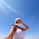 Gabrielle Marion Instagram - Il faisait chaud. En revenant, on a mis nos maillots 🥵🐫 #egypt #desert Desert, Red Sea, Egypt